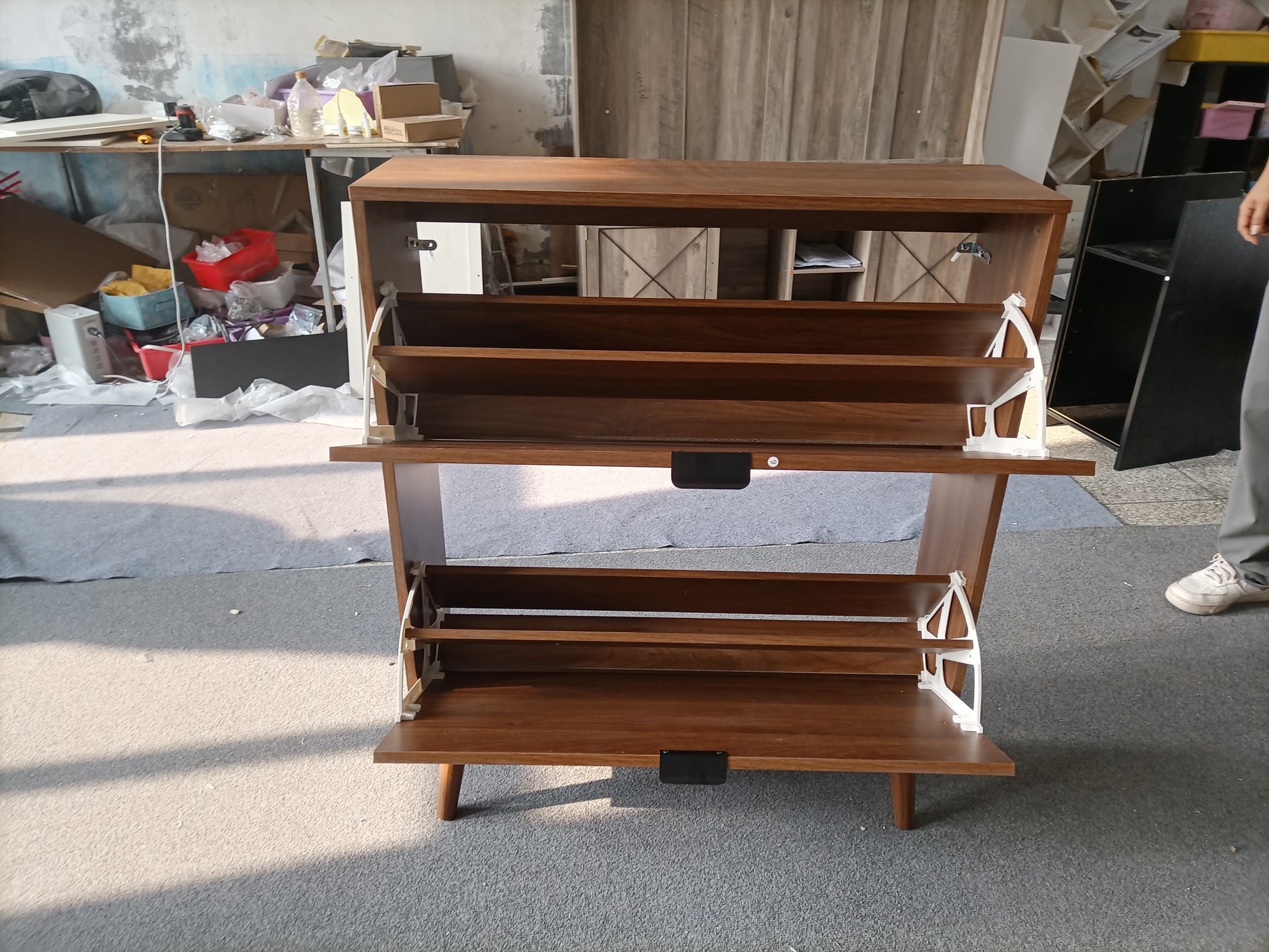 Medieval Modern Independent Shoe Cabinet, 31.5-inch Walnut Shoe Storage Cabinet,, Fence Shoe Cabinet with 2 Flip Drawers, Suitable For Corridors And Entrances